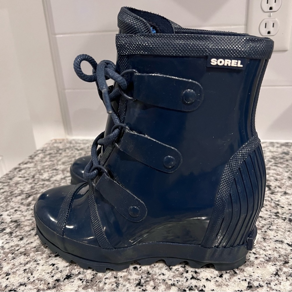 Sorel Joan of Arctic Size 7 Wedge Rain Boots Navy Blue Waterproof Rubber Glossy